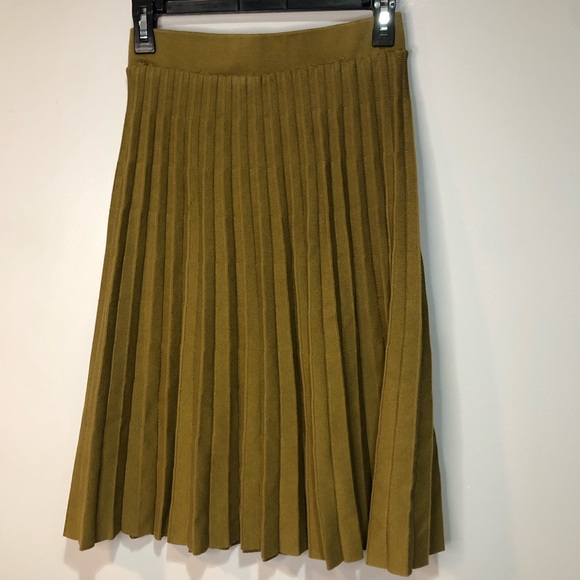 Kerisma Olive Green Ribbed Midi Skirt - Picture 2 of 6